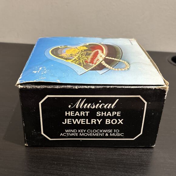 Vintage 1986 Lucite Heart Shaped Musical Jewelry Box Plays "Feelings" New In Box - Picture 4 of 13